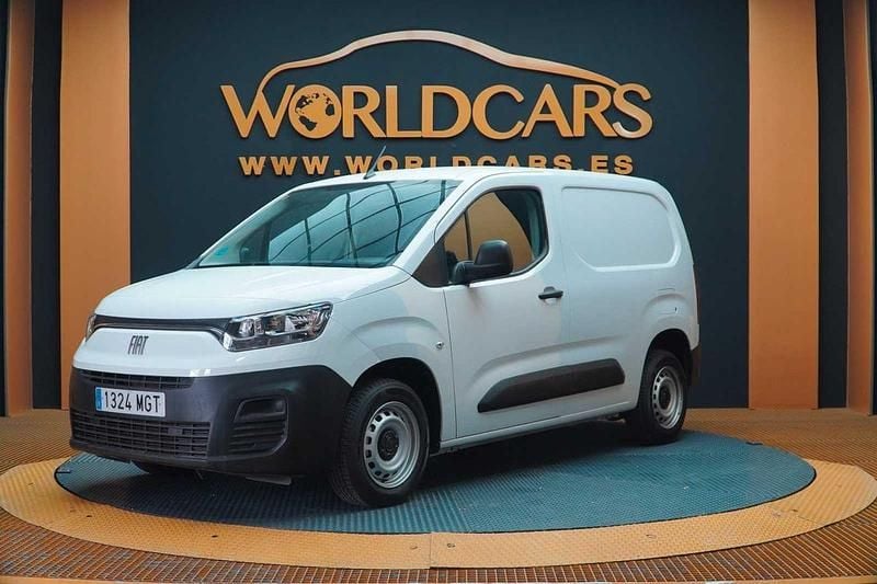 Usado Fiat Doblò 102 CV (75 kW) 2023 Blanco Monovolumen