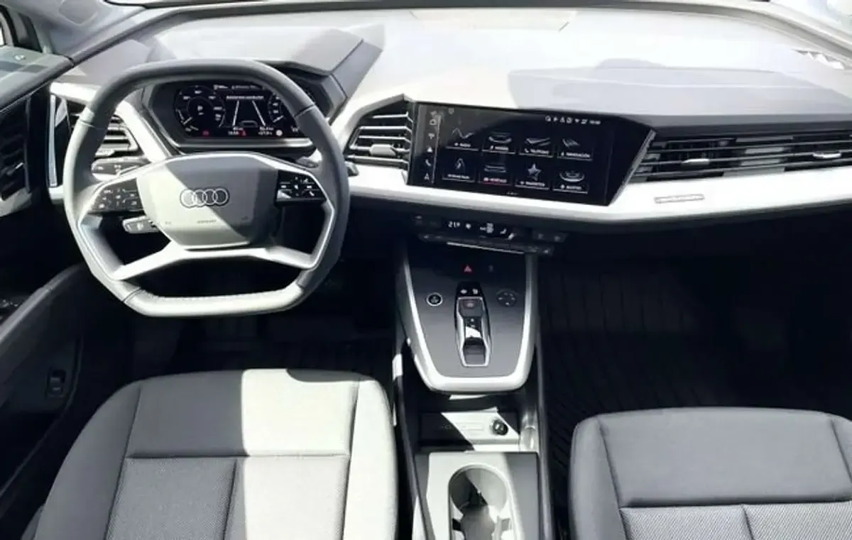 Usado Audi Q4 e-tron Sport 210 kW (286 CV) 2025 Gris SUV