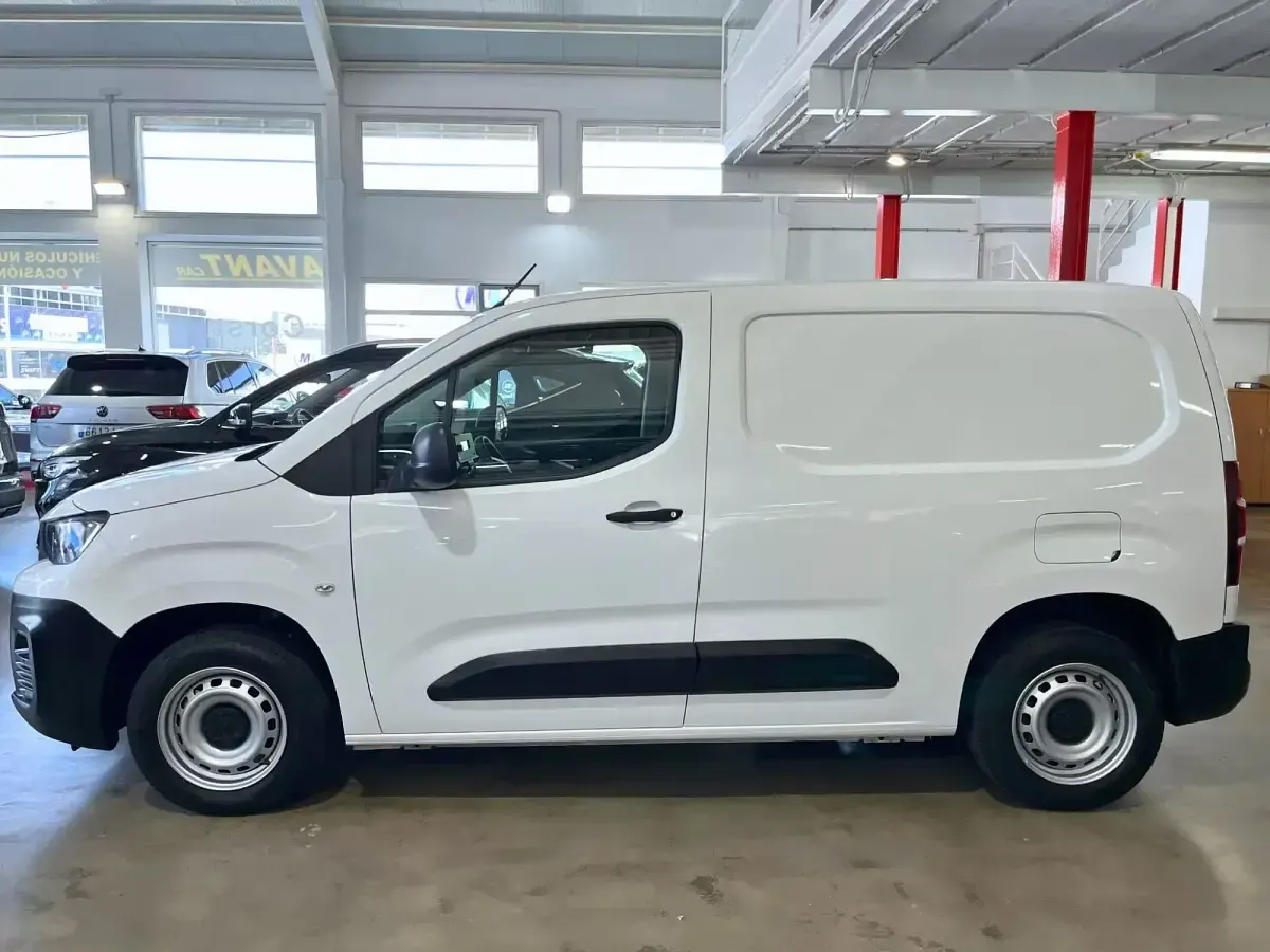 Usado Peugeot Partner S 100 CV (73 kW) 2021 Blanco Monovolumen