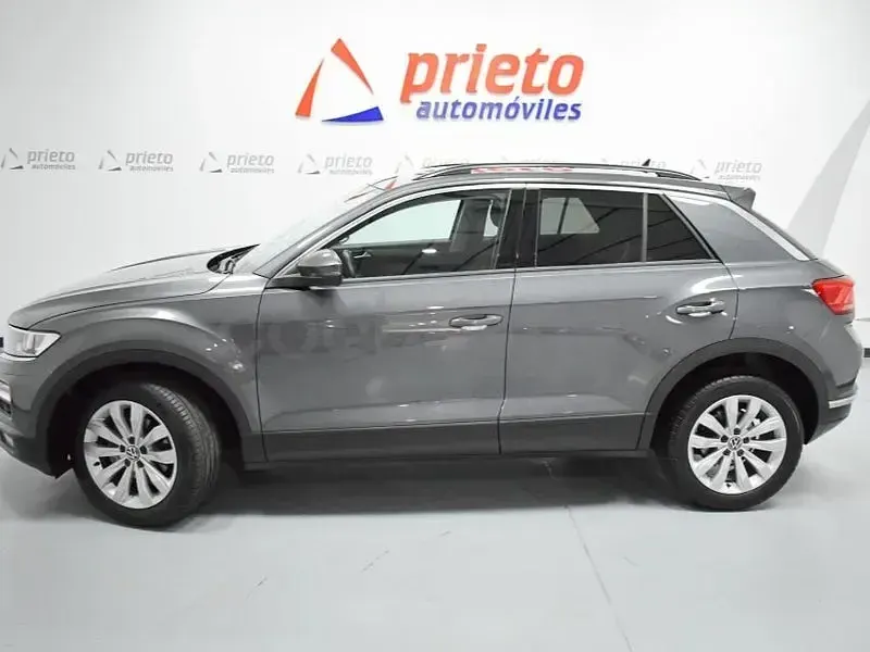 Usado VW T-Roc Advance 115 CV (84 kW) 2021 Gris / plata SUV