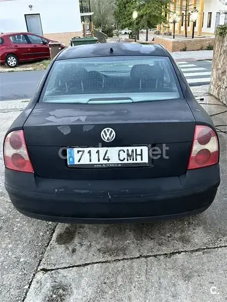 Begagnad VW Passat Trendline 130 HK (95 kW) 2001 Svart Sedan