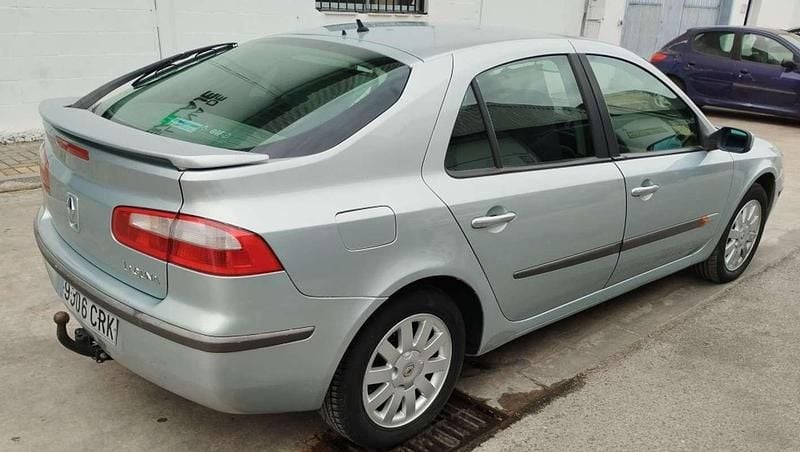 Usado Renault Laguna II Privilege 120 CV (88 kW) 2004 Plateado Berlina