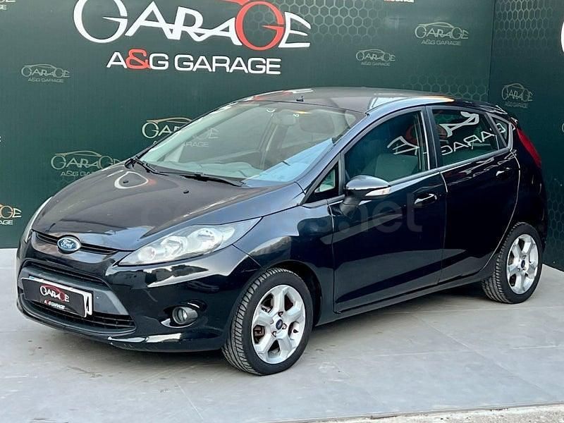 Usado Ford Fiesta Trend 68 CV (50 kW) 2009 Negro Utilitario