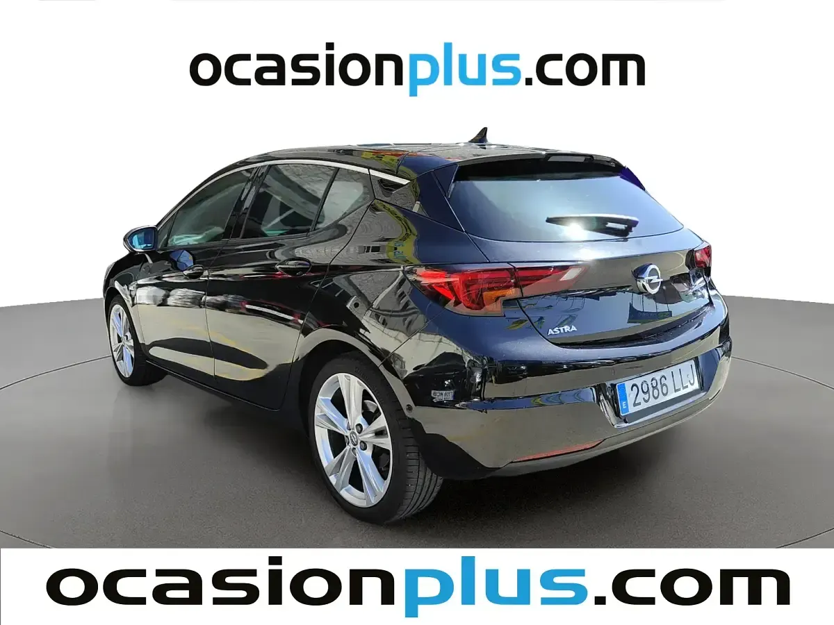Usado Opel Astra Elegance 145 CV (106 kW) 2020 Negro Berlina