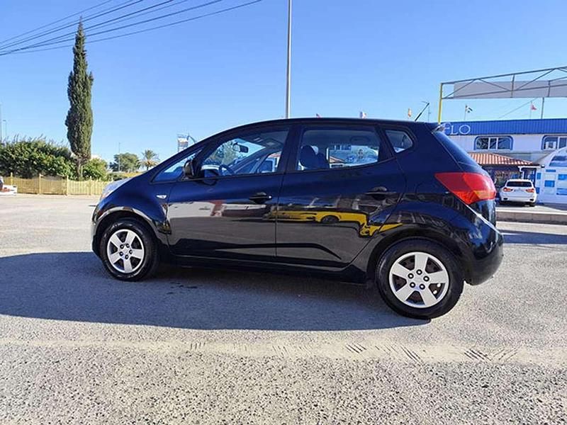 Usado Kia Venga 90 CV (66 kW) 2012 Negro Utilitario