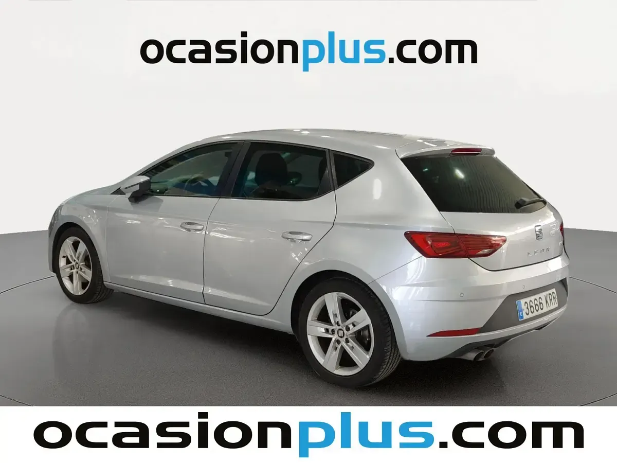 Usado Seat Leon FR 125 CV (91 kW) 2018 Gris plata Utilitario