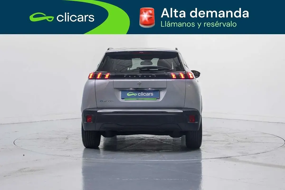 Usado Peugeot e-2008 Allure 100 kW (136 CV) 2022 Gris SUV