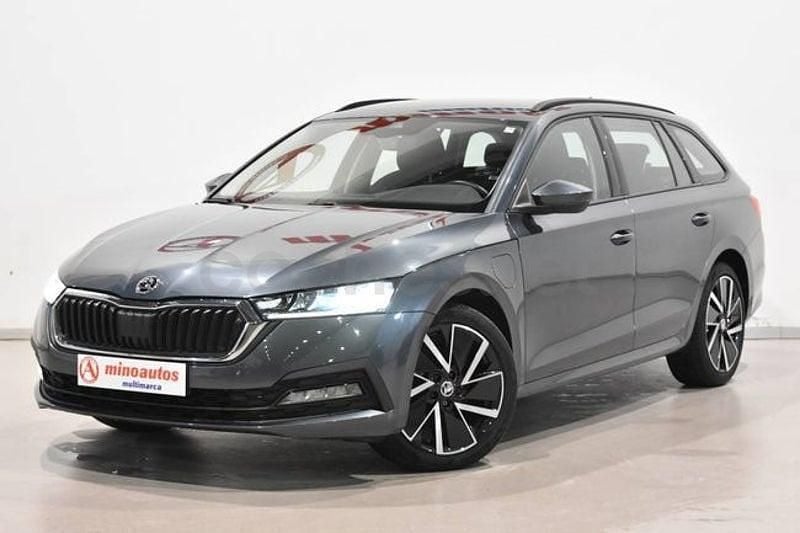 Usado Skoda Octavia Executive 207 CV (152 kW) 2021 Gris Familiar