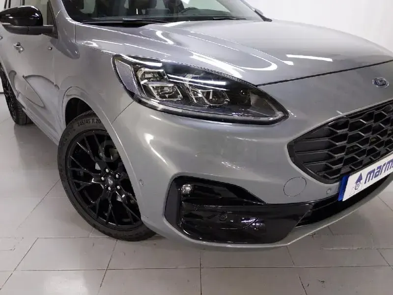 Usado Ford Kuga ST-Line X 190 CV (139 kW) 2023 Gris / plata SUV