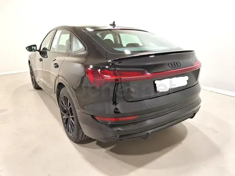 Usado Audi e-tron Sportback S-Line 300 kW (408 CV) 2022 Eléctrico SUV