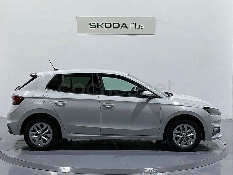 Usado Skoda Fabia Selection 95 CV (69 kW) 2024 Blanco Utilitario