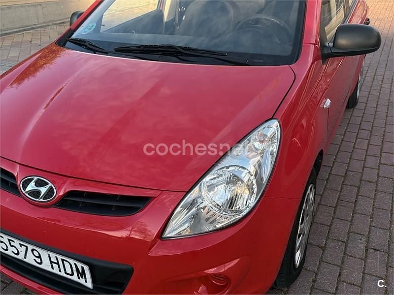 Usado Hyundai i20 Classic 78 CV (57 kW) 2011 Rojo Utilitario