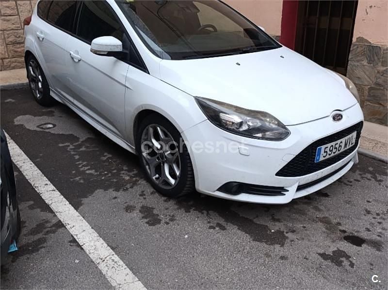 Käytetty Ford Focus ST 250 HP (183 kW) 2012 Valkoinen Sedan