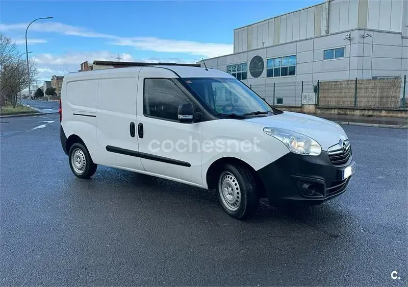Usado Opel Combo 100 CV (73 kW) 2024 Blanco Monovolumen