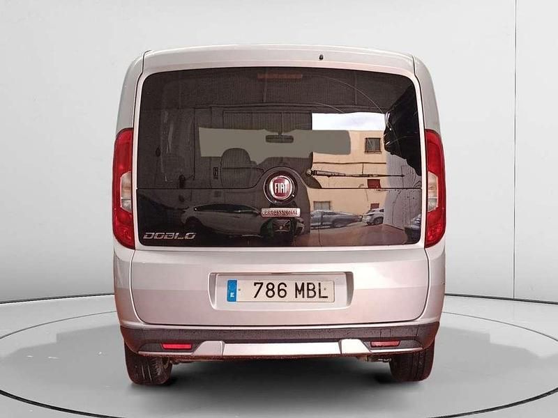 Usado Fiat Doblò Trekking 121 CV (88 kW) 2022 Gris Monovolumen