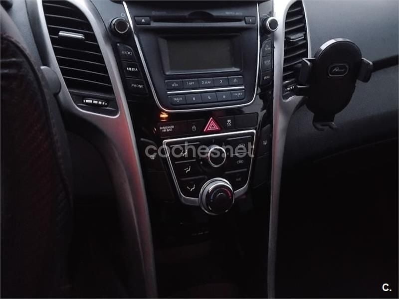 Usado Hyundai i30 Base 90 CV (66 kW) 2013 Blanco Berlina