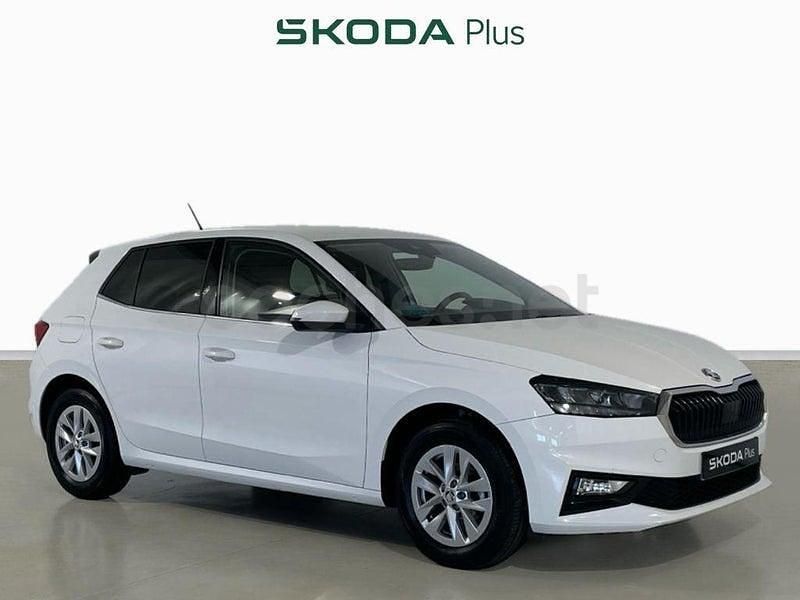 Usado Skoda Fabia Selection 95 CV (69 kW) 2024 Blanco Utilitario