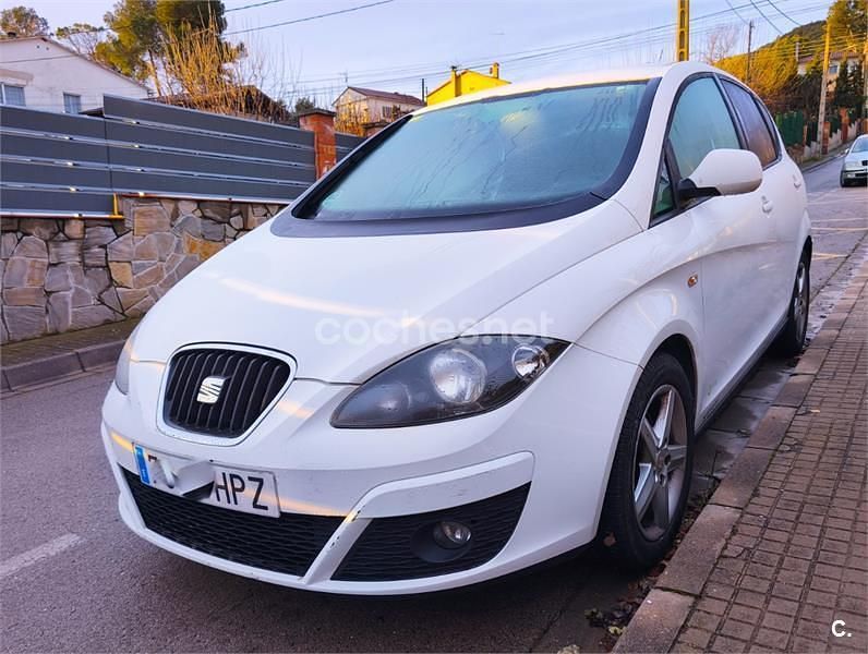 Usado Seat Altea I-Tech 105 CV (77 kW) 2013 Blanco Monovolumen