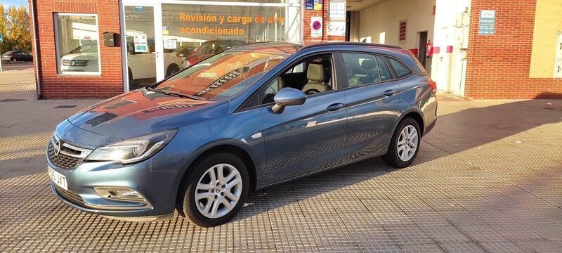Usado Opel Astra Business 136 CV (100 kW) 2017 Azul Familiar