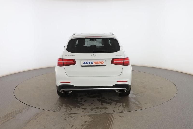 Usado Mercedes GLC250 AMG line 210 CV (154 kW) 2019 Blanco SUV