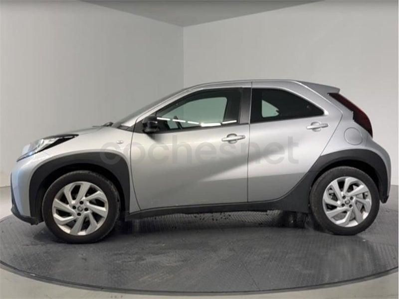 Usado Toyota Aygo X Play 72 CV (52 kW) 2024 Gris / plata SUV