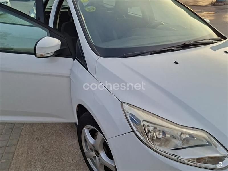 Usado Ford Focus Trend 115 CV (84 kW) 2011 Blanco Familiar