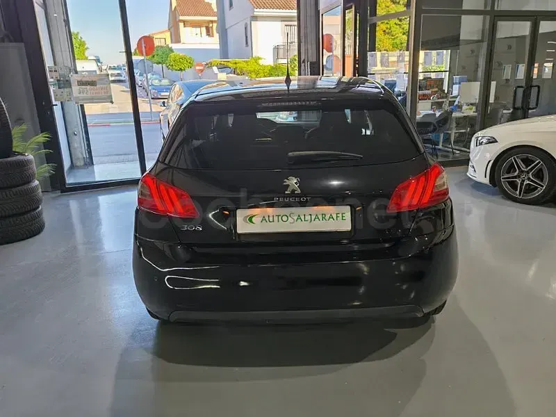 Usado Peugeot 308 Style 120 CV (88 kW) 2015 Negro Berlina