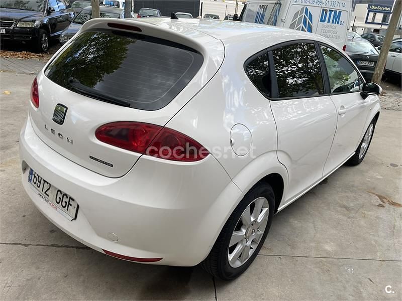 Usado Seat Leon Ecomotive 105 CV (77 kW) 2008 Blanco Berlina