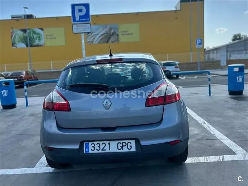 Usado Renault Mégane Dynamique 130 CV (95 kW) 2009 Gris / plata Berlina