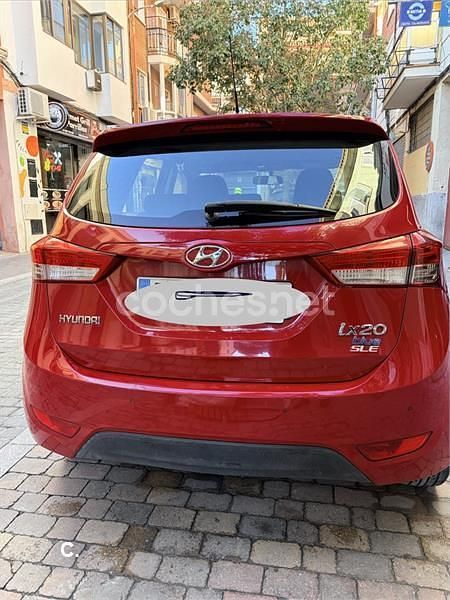 Usado Hyundai ix20 115 CV (84 kW) 2013 Rojo Utilitario