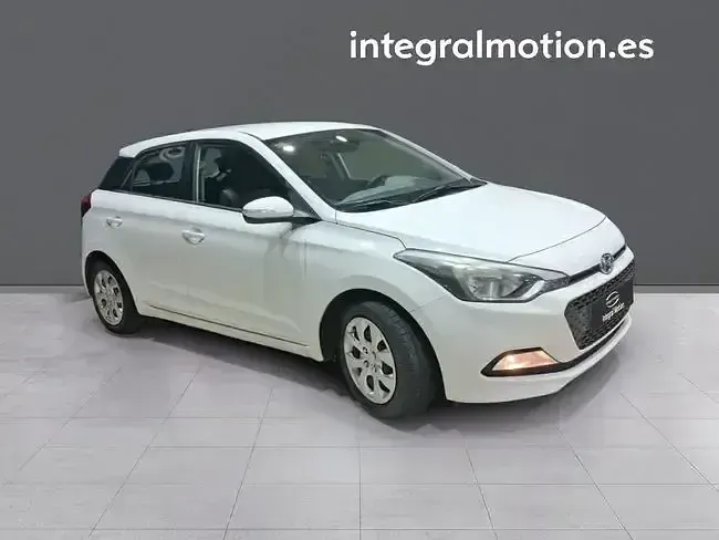 Usado Hyundai i20 Style 100 CV (73 kW) 2016 Blanco