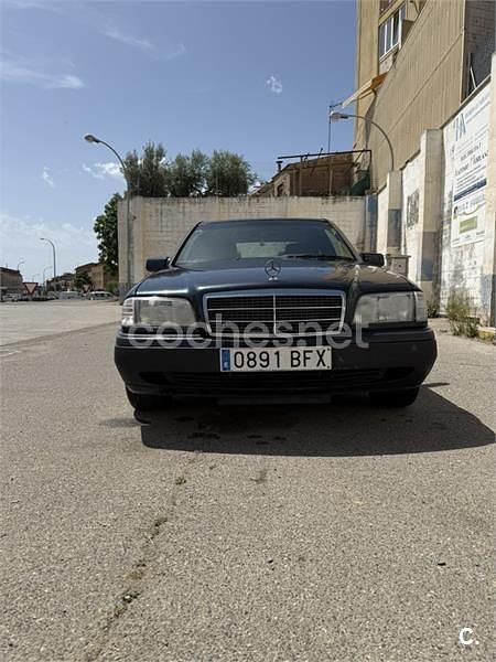 Usado Mercedes C250 Classic 150 CV (110 kW) 2001 Azul Berlina