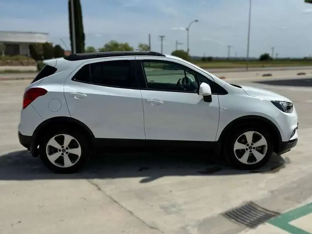 Usado Opel Mokka Selective 136 CV (100 kW) 2017 Blanco SUV