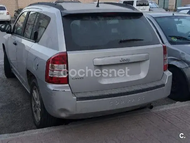 Usado Jeep Compass Limited 140 CV (102 kW) 2009 Gris / plata SUV