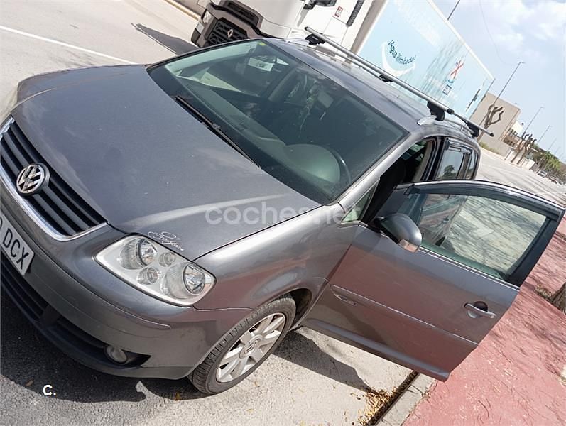 Usado VW Touran Edition 90 CV (66 kW) 2004 Gris / plata Monovolumen