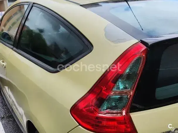 Usado Citroën C4 VTR Sport 110 CV (80 kW) 2005 Beige Berlina