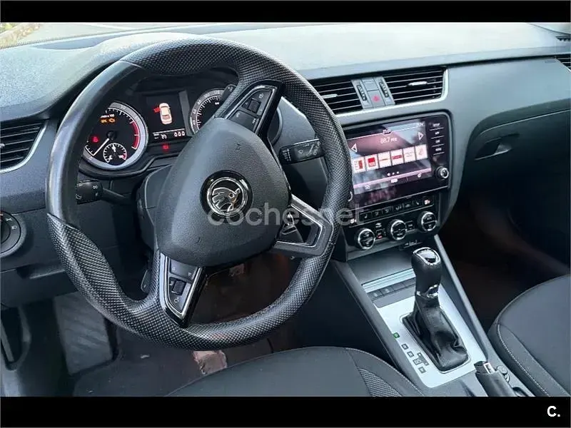 Usado Skoda Octavia 115 CV (84 kW) 2019 Gris / plata Berlina