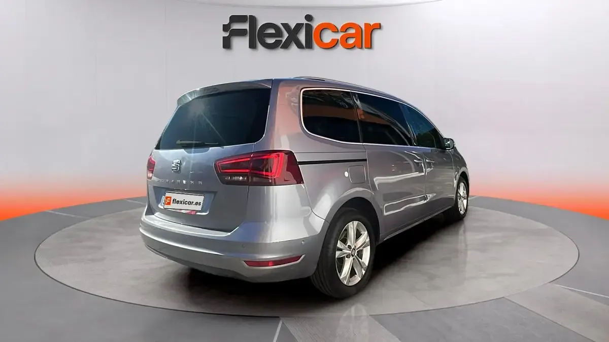 Usado Seat Alhambra XCELLENCE 150 CV (110 kW) 2022 Gris Monovolumen