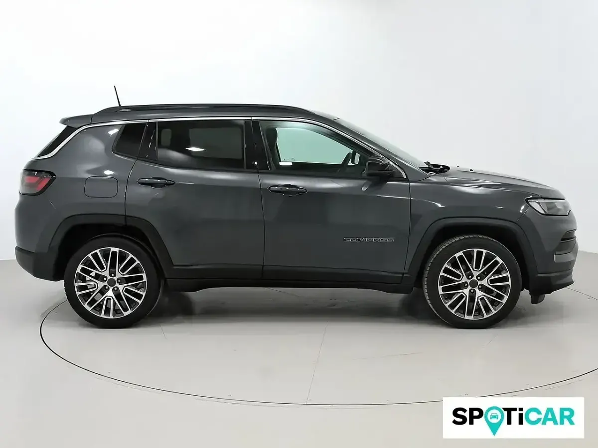 Usado Jeep Compass Limited 131 CV (96 kW) 2022 Gris SUV