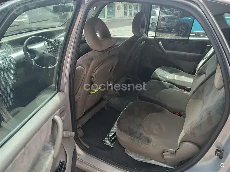 Usado Citroën Xsara Picasso 90 CV (66 kW) 2000 Gris / plata Monovolumen