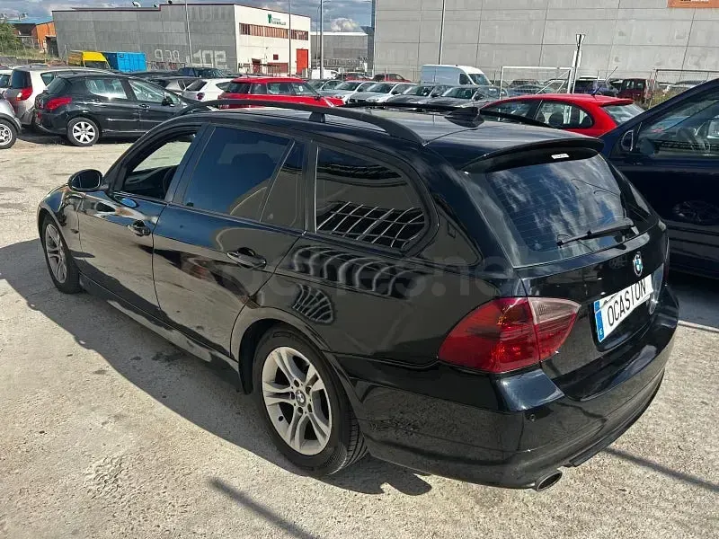 Usado BMW 320 177 CV (130 kW) 2008 Negro Familiar