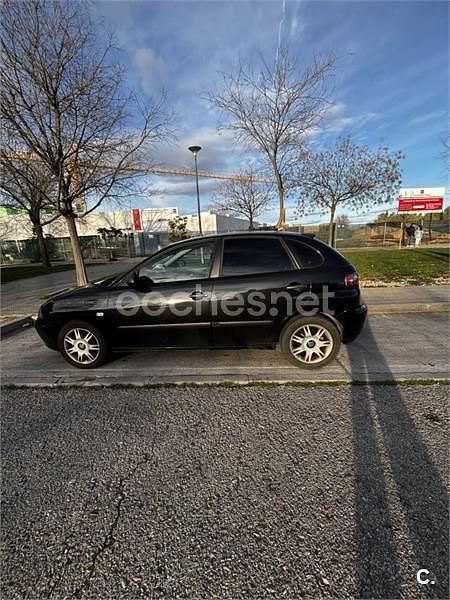 Usado Seat Ibiza Sport 100 CV (73 kW) 2003 Negro Utilitario