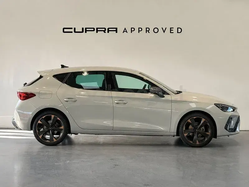 Usado Cupra Leon 204 CV (150 kW) 2025 Gris / plata Berlina