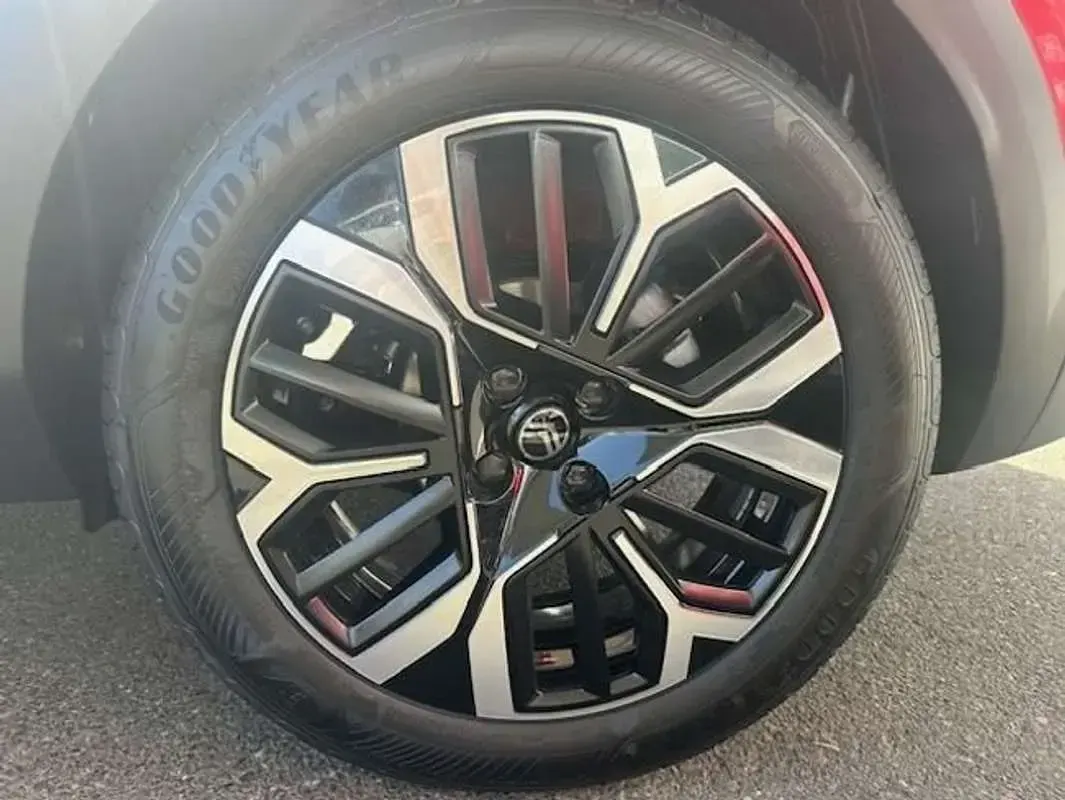 Usado Citroën e-C4 85 kW (116 CV) 2025 Rojo Berlina