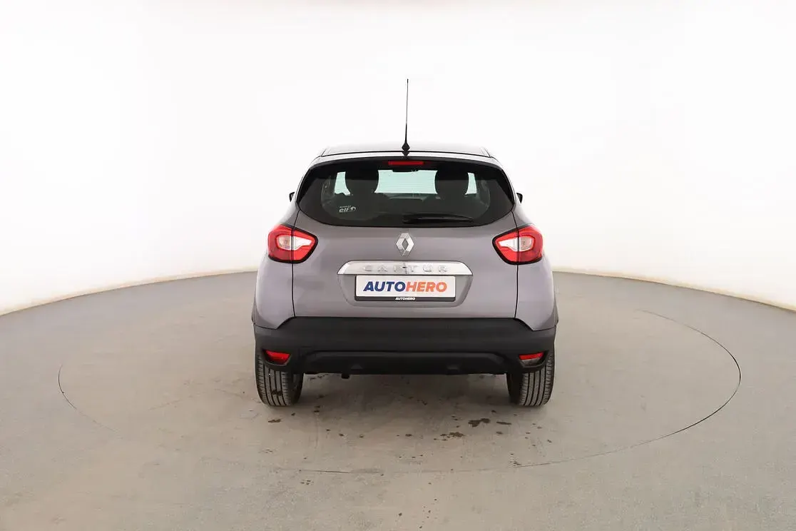 Usado Renault Captur Zen 120 CV (88 kW) 2016 Marrón SUV