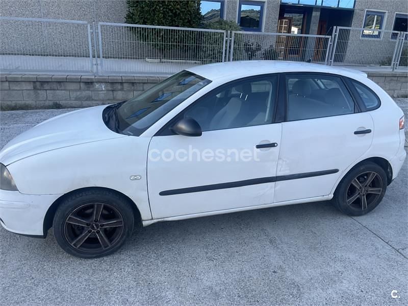 Usado Seat Ibiza 100 CV (73 kW) 2004 Blanco Utilitario