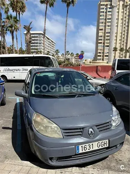 Usado Renault Scenic E-Tech Dynamique 105 CV (77 kW) 2008 Gris / plata Monovolumen