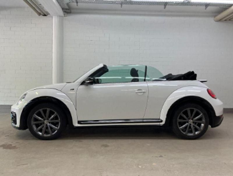 Usado VW Beetle Cabriolet R-line 150 CV (110 kW) 2018 Blanco metalizado Descapotable