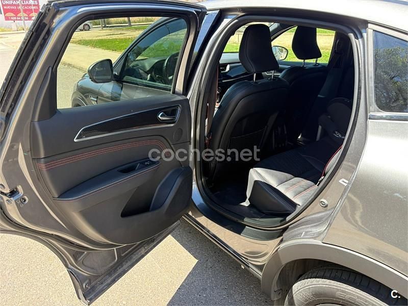 Usado Renault Arkana Intens 140 CV (102 kW) 2022 Gris / plata SUV