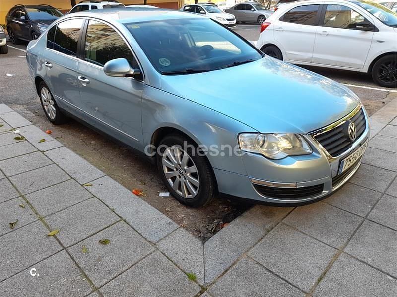 Usado VW Passat Trendline 140 CV (102 kW) 2005 Azul Berlina